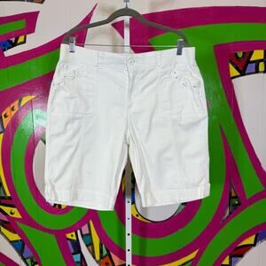 Gloria Vanderbilt White Bermudas, Size 14. Minor stains, should wash out.